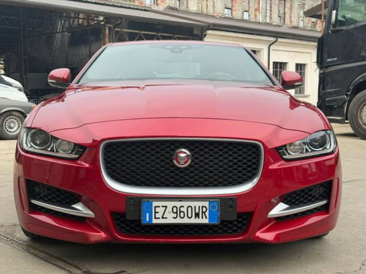 Jaguar XE 2.0 D Turbo 180CV aut. R-Sport (3)