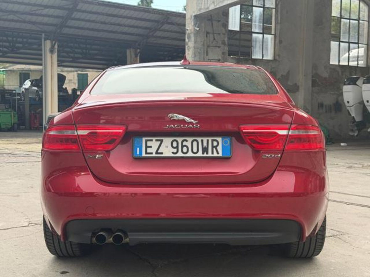Jaguar XE 2.0 D Turbo 180CV aut. R-Sport (7)