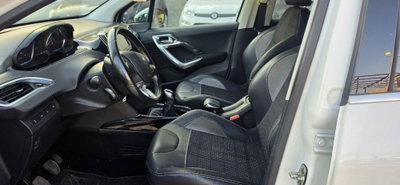 Peugeot 2008 e-HDi 92 CV Stop&Start Allure (11)