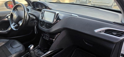 Peugeot 2008 e-HDi 92 CV Stop&Start Allure (18)