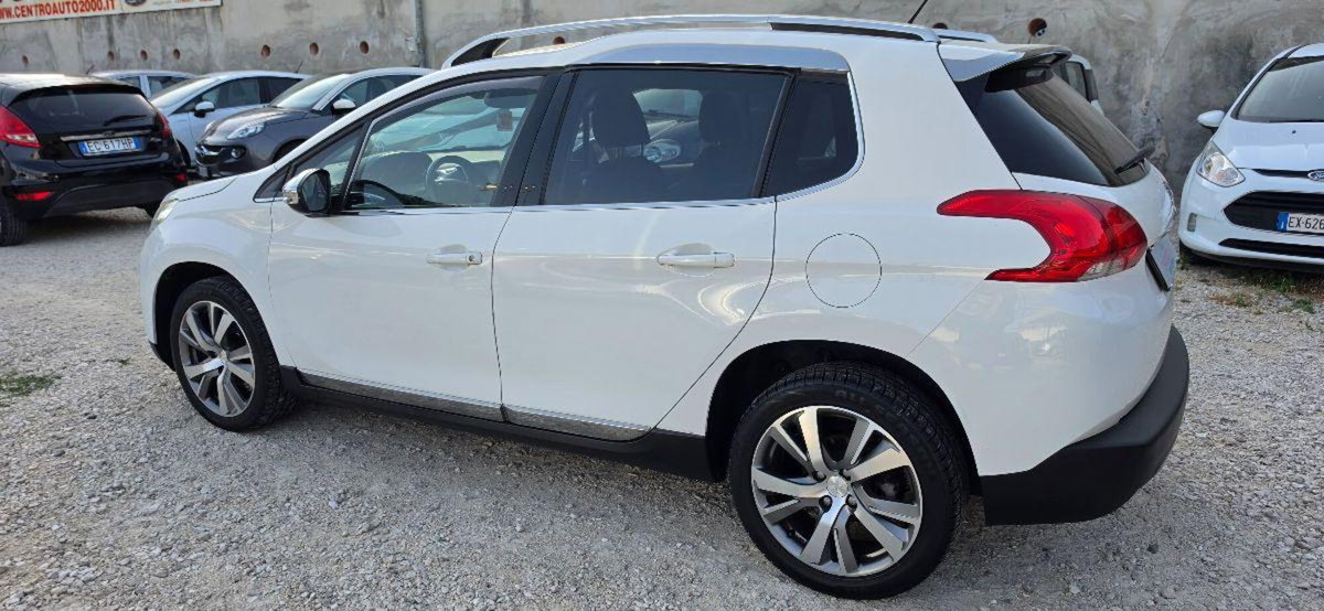 Peugeot 2008 e-HDi 92 CV Stop&Start Allure (4)