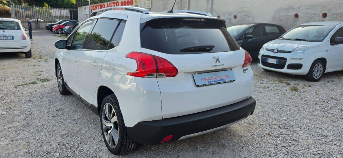 Peugeot 2008 e-HDi 92 CV Stop&Start Allure (5)