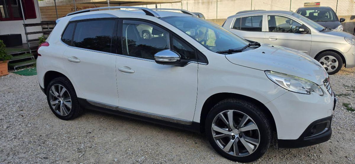 Peugeot 2008 e-HDi 92 CV Stop&Start Allure (8)