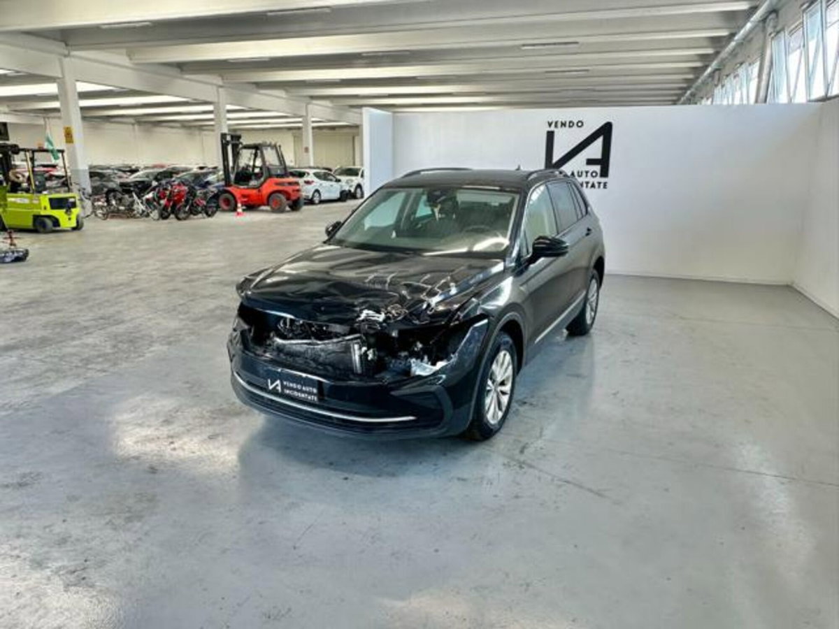 Volkswagen Tiguan 2.0 TDI 150 CV SCR DSG 4MOTION Life (3)