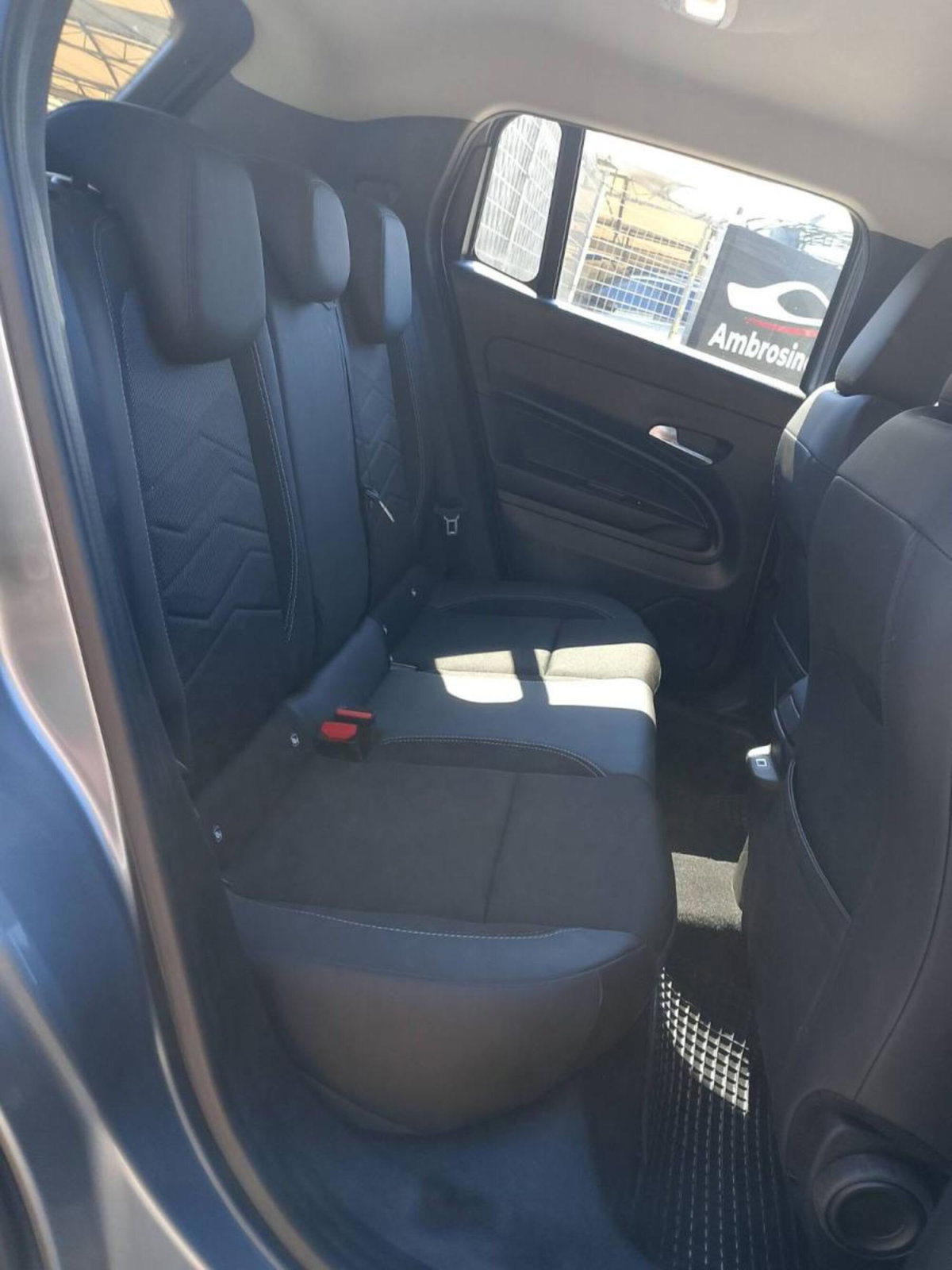 Jeep Avenger 1.2 turbo Summit fwd 100cv (10)