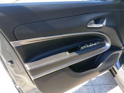 Jeep Avenger 1.2 turbo Summit fwd 100cv (16)
