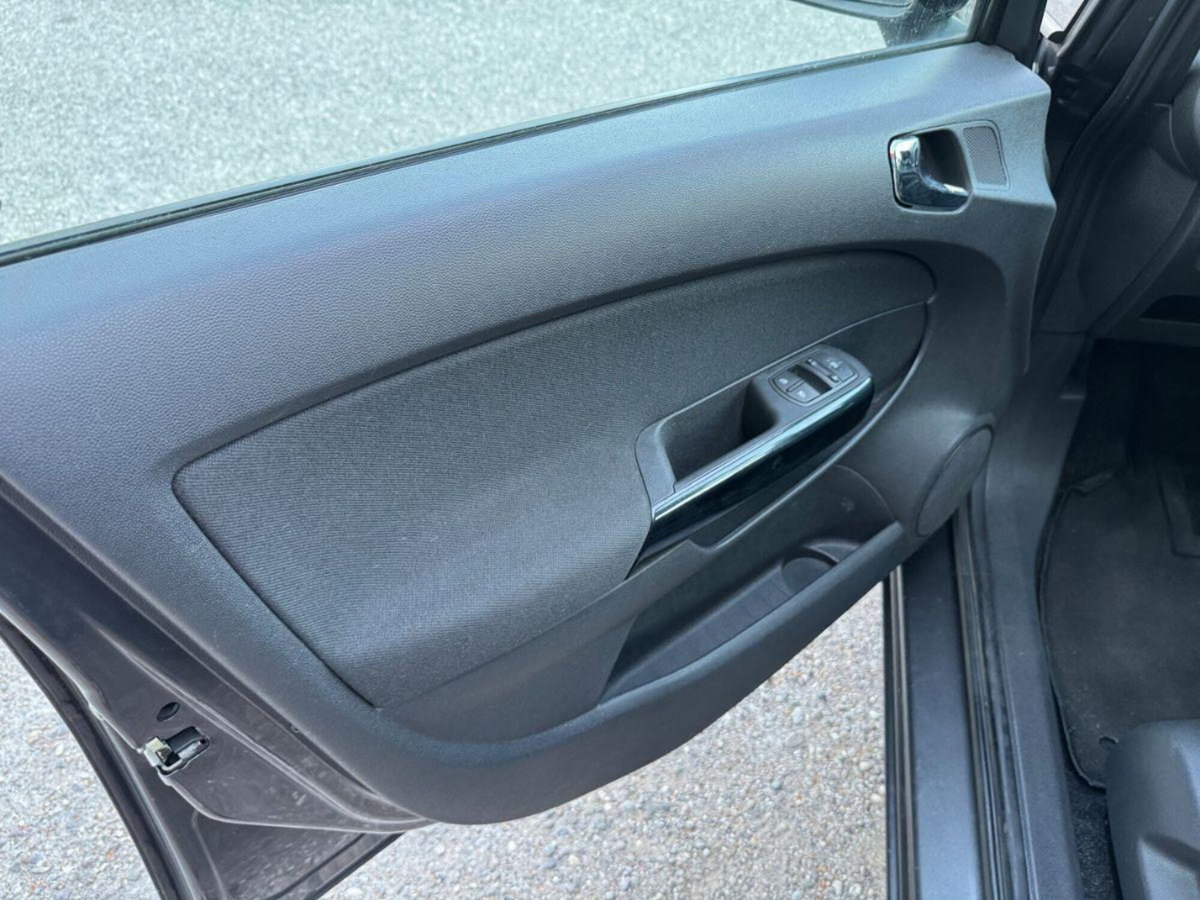 Opel Corsa 1.2 5 porte Edition (10)