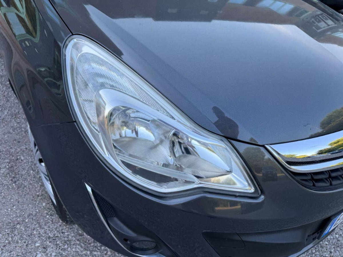 Opel Corsa 1.2 5 porte Edition (17)