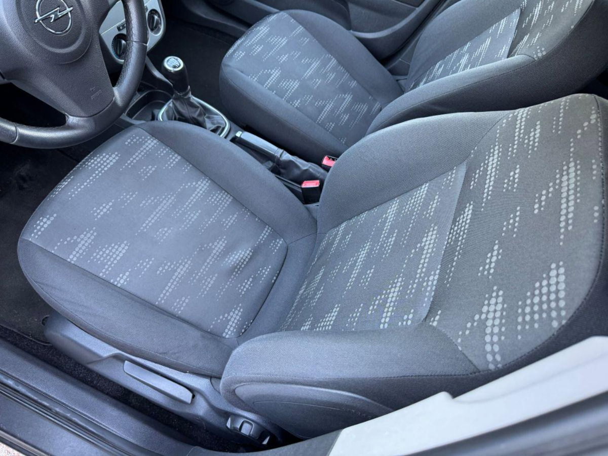 Opel Corsa 1.2 5 porte Edition (9)