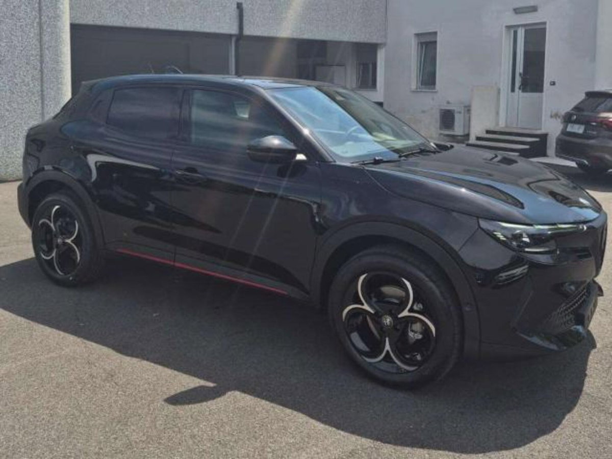 Alfa Romeo Junior 1.2 ibrida Speciale 145cv edct6 (3)
