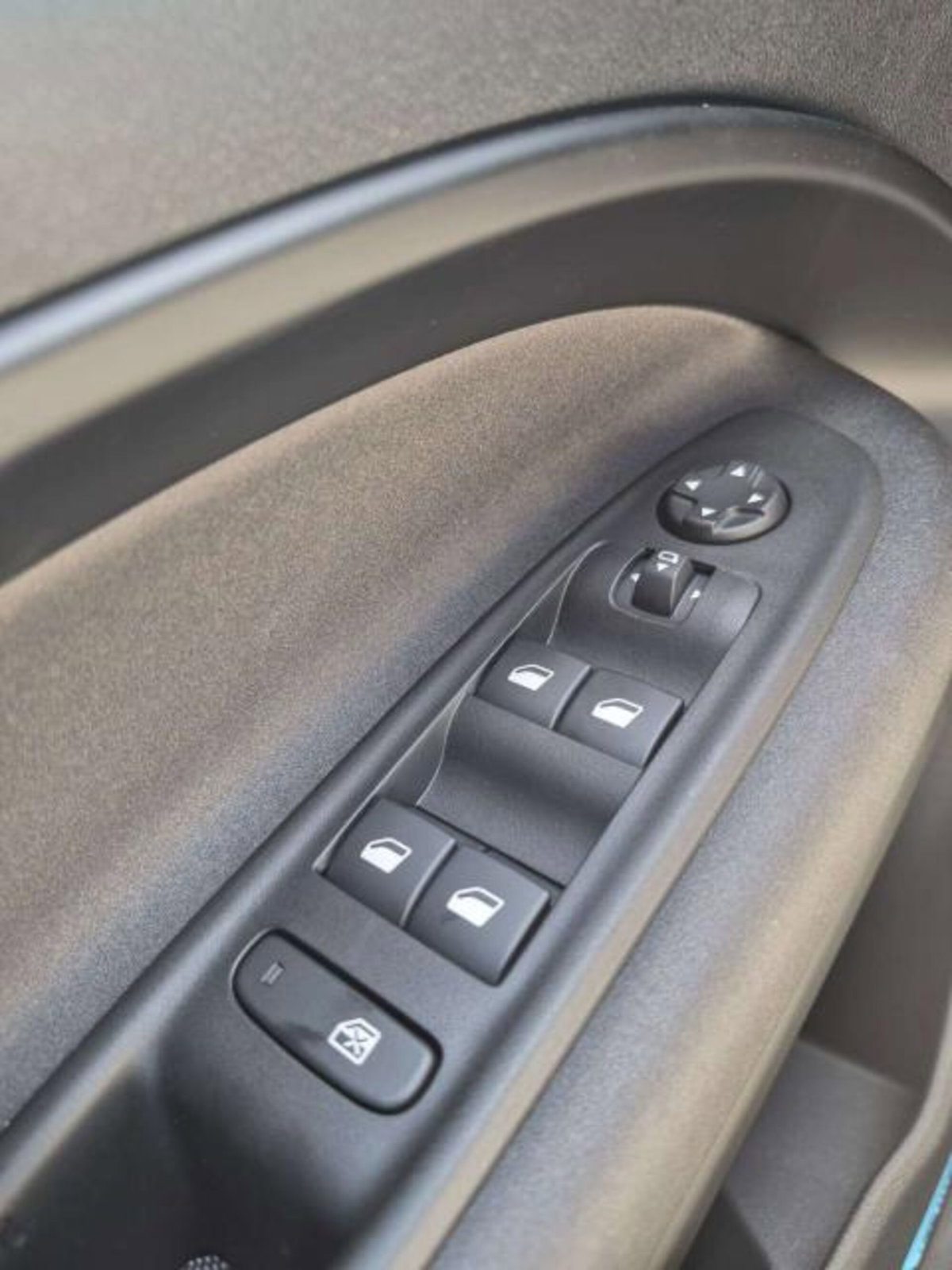 Alfa Romeo Junior 1.2 ibrida Speciale 145cv edct6 (9)