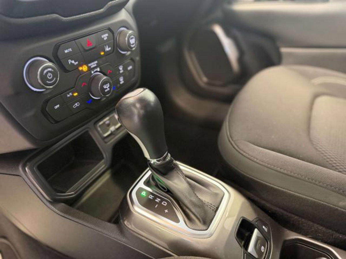 Jeep Renegade 1.3 T4 DDCT Limited (8)