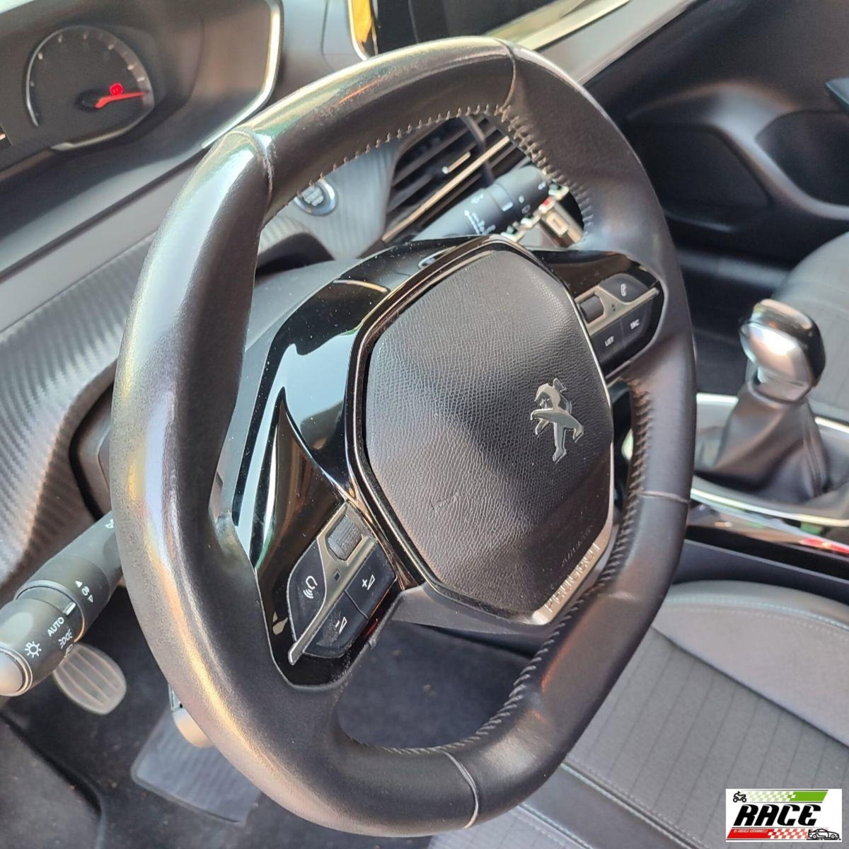 Peugeot 208 PureTech 75 Stop&Start 5 porte Allure Pack (10)