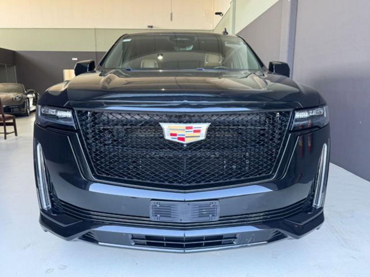 Cadillac Escalade Escalade 3.0L TD I6 AT AWD Sport ESV (2)