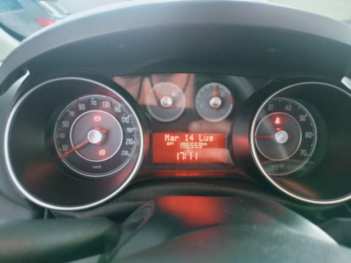 Fiat Punto 1.4 8V 3 porte Natural Power Easy (14)