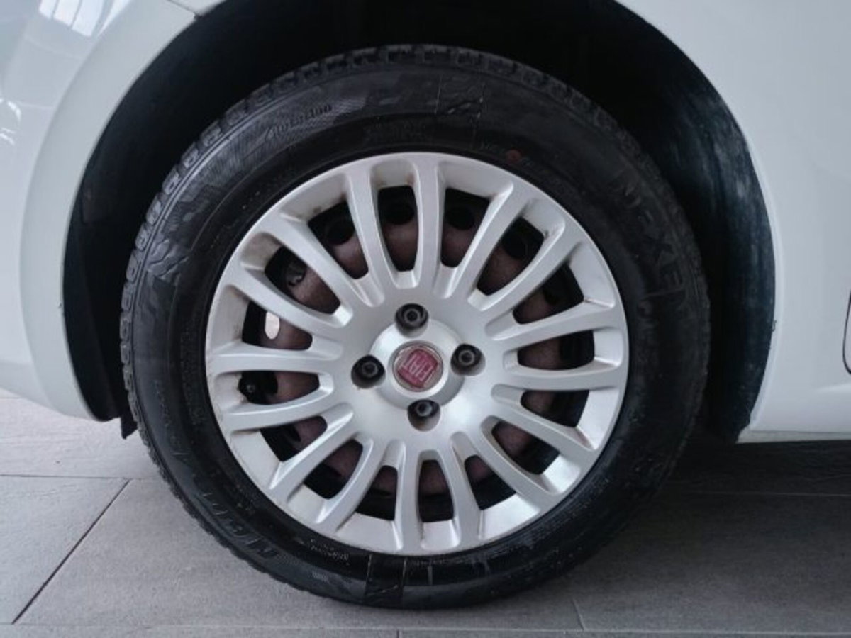 Fiat Punto 1.4 8V 3 porte Natural Power Easy (19)
