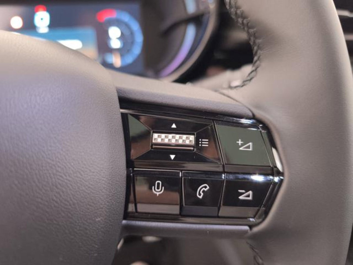 Alfa Romeo Junior 1.2 ibrida Ti 145cv edct6 (15)
