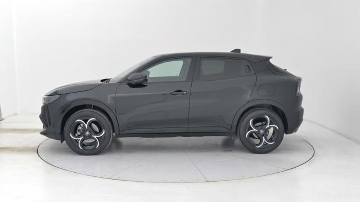 Alfa Romeo Junior 1.2 ibrida Ti 145cv edct6 (2)