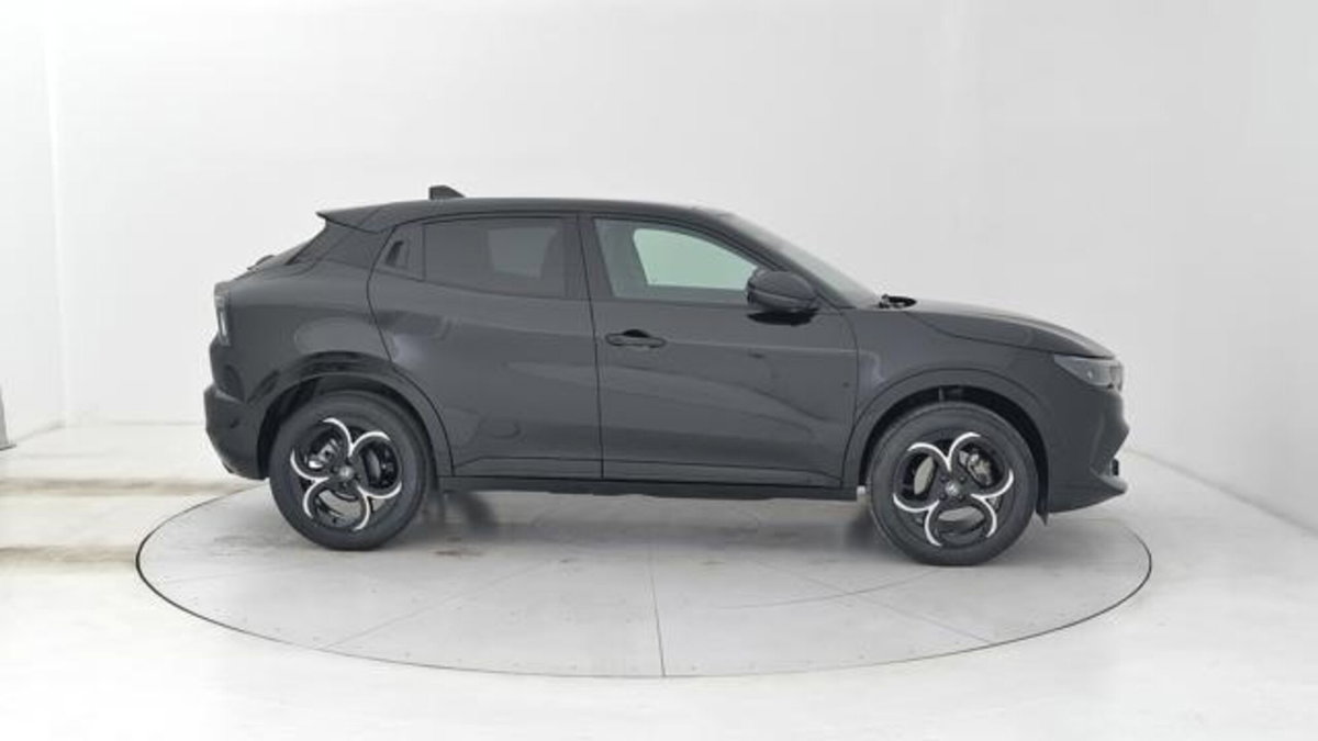 Alfa Romeo Junior 1.2 ibrida Ti 145cv edct6 (6)