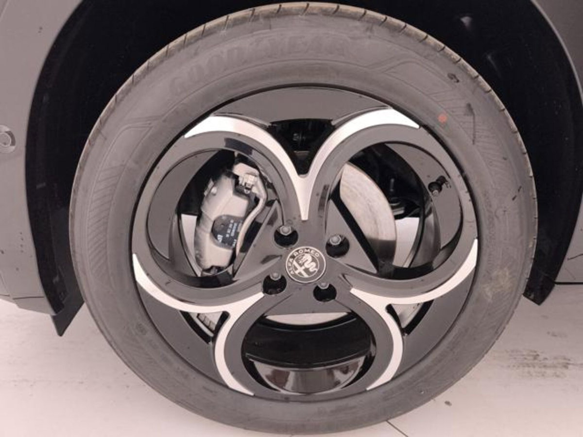 Alfa Romeo Junior 1.2 ibrida Ti 145cv edct6 (9)