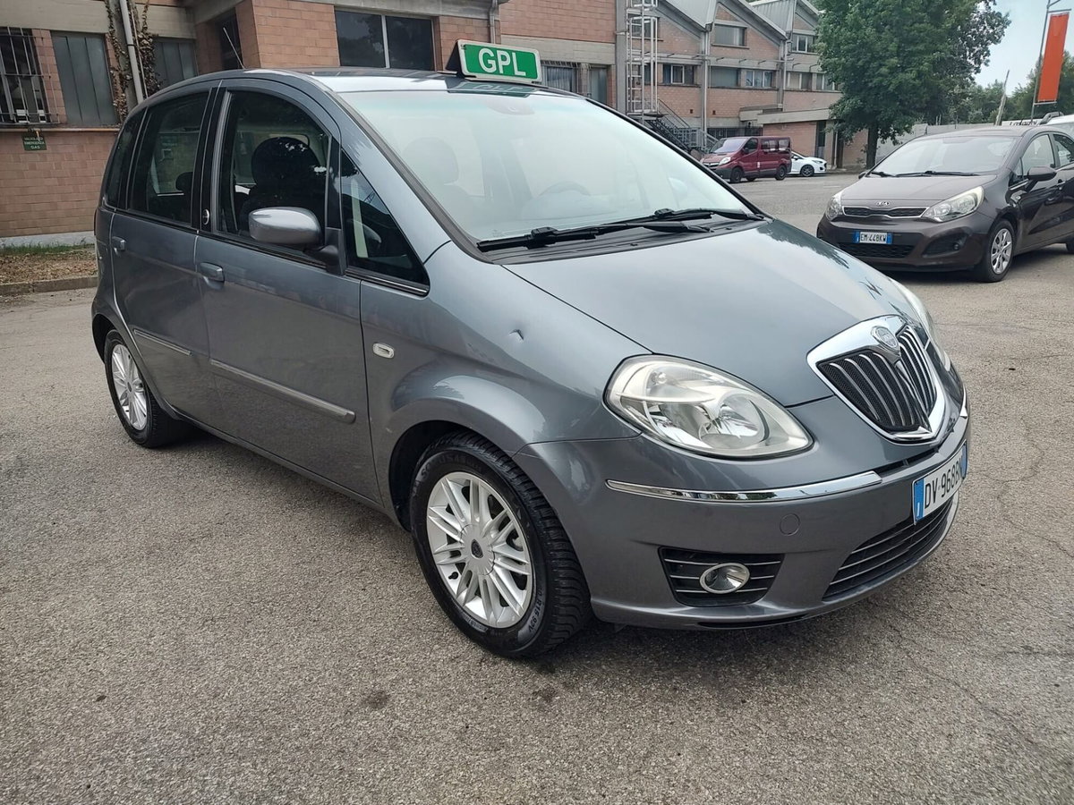 Lancia Musa 1.4 16V Platino (2)