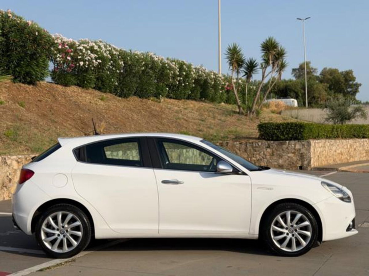 Alfa Romeo Giulietta 2.0 JTDm Giulietta 150cv (5)