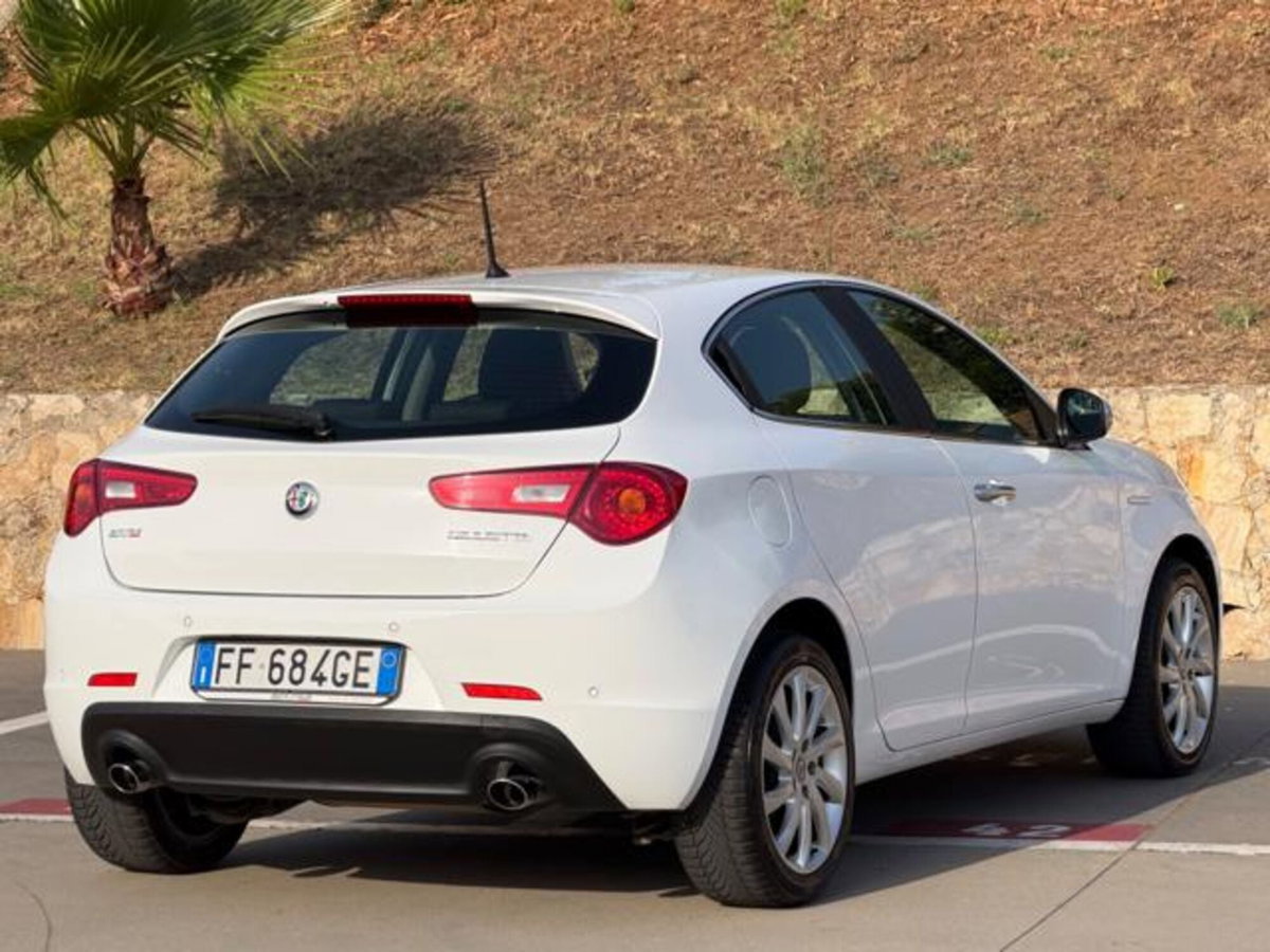Alfa Romeo Giulietta 2.0 JTDm Giulietta 150cv (8)