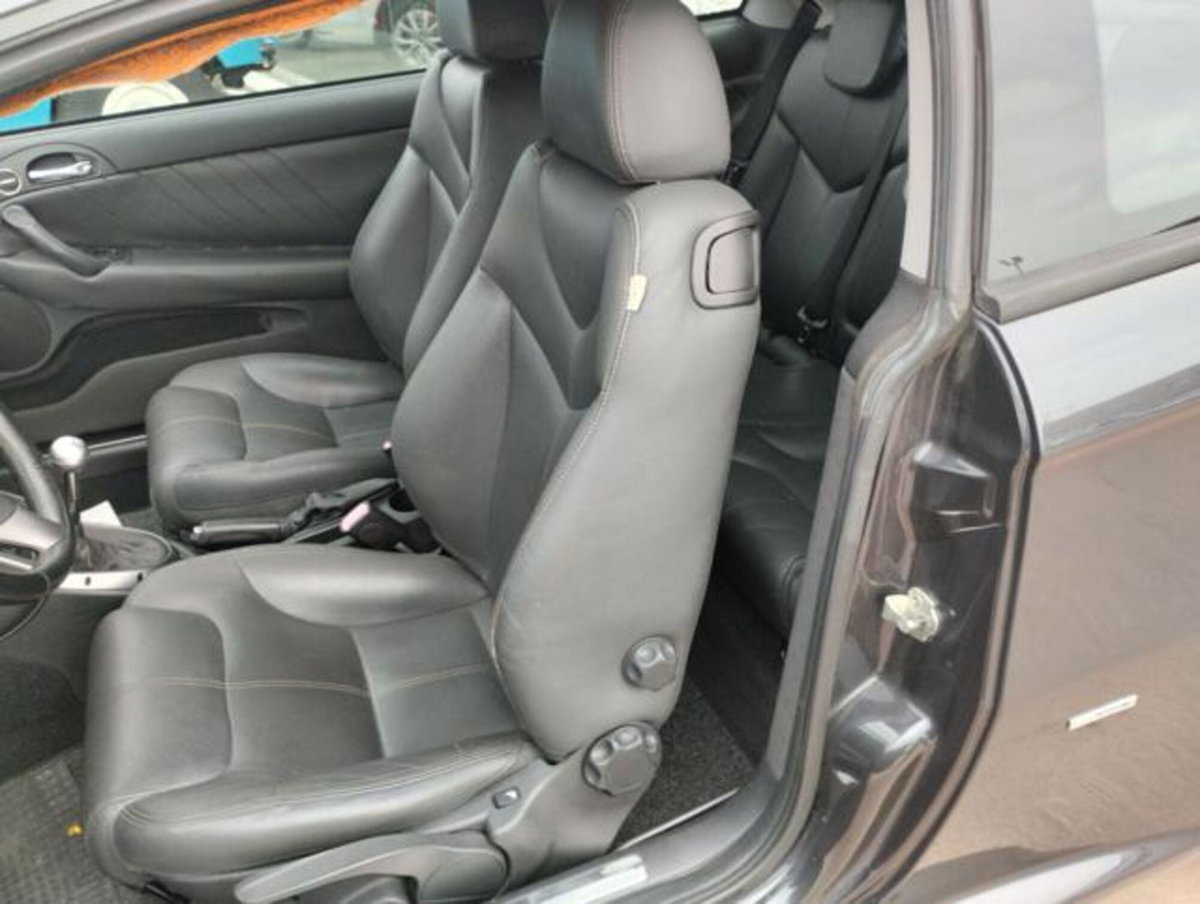 Alfa Romeo GT 1.8 16V TS Distinctive (7)