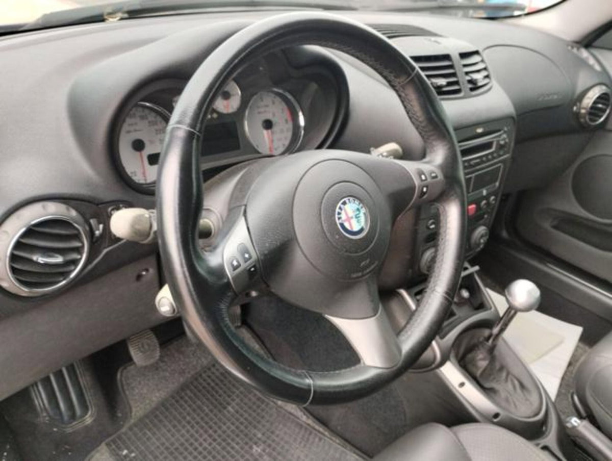 Alfa Romeo GT 1.8 16V TS Distinctive (9)