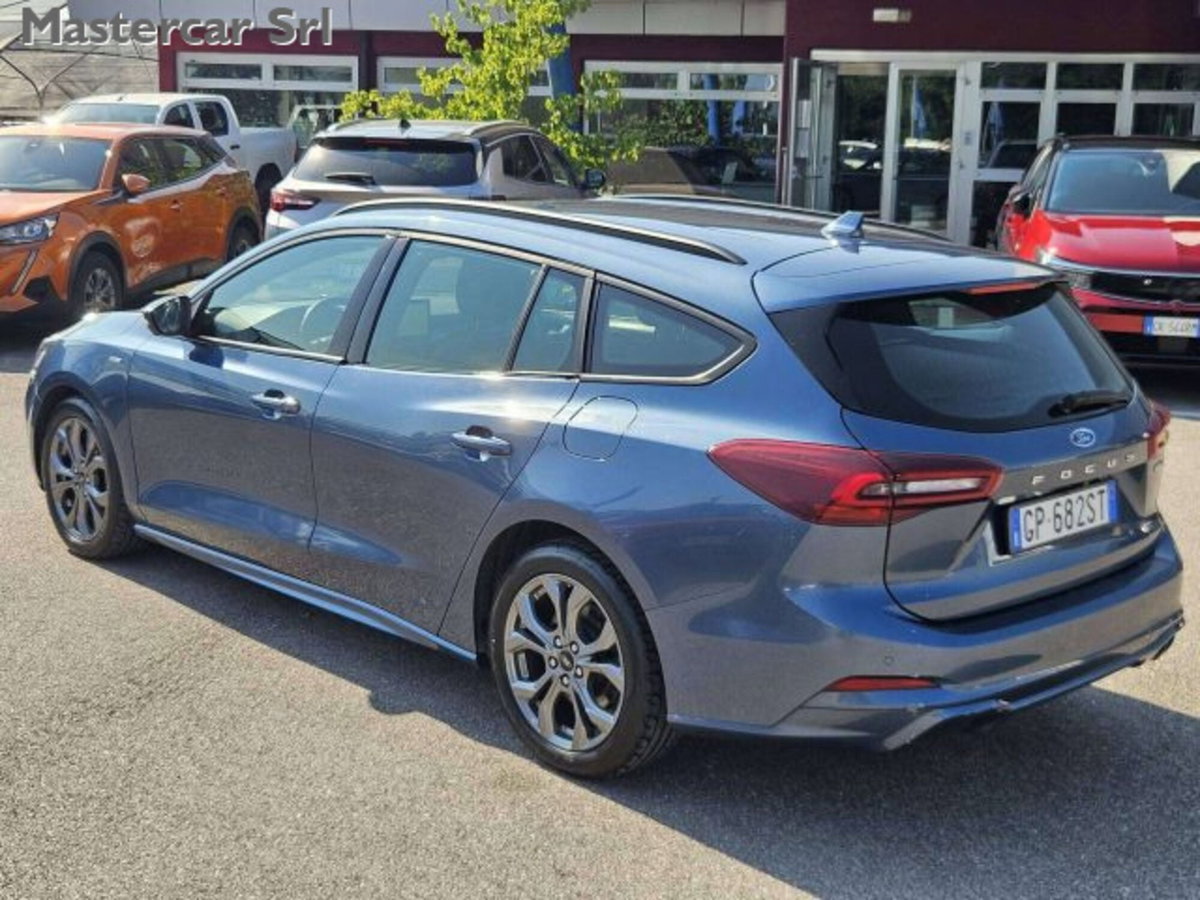 Ford Focus Station Wagon 1.0 EcoBoost Hybrid 125 CV SW ST-Line Design (4)