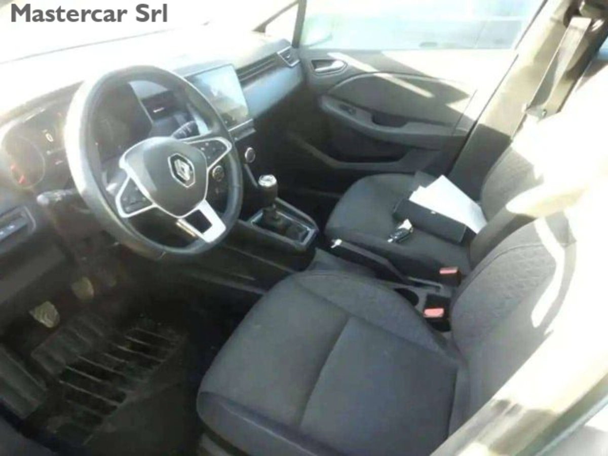 Renault Clio 1.0 tce Techno 90cv (4)