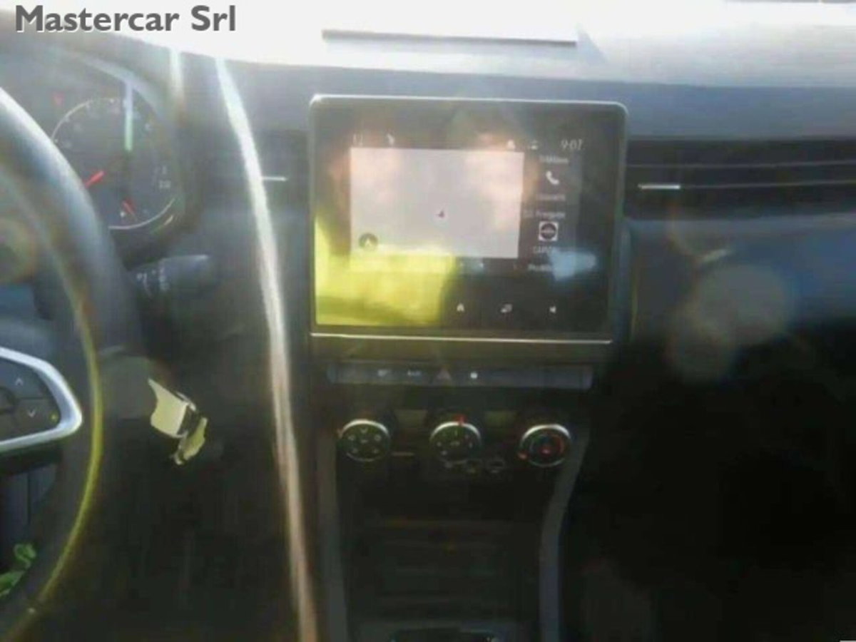 Renault Clio 1.0 tce Techno 90cv (6)