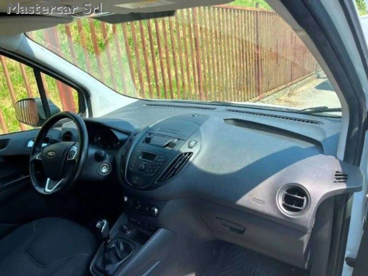 Ford Tourneo Courier 1.5 TDCI 100 CV Plus (8)