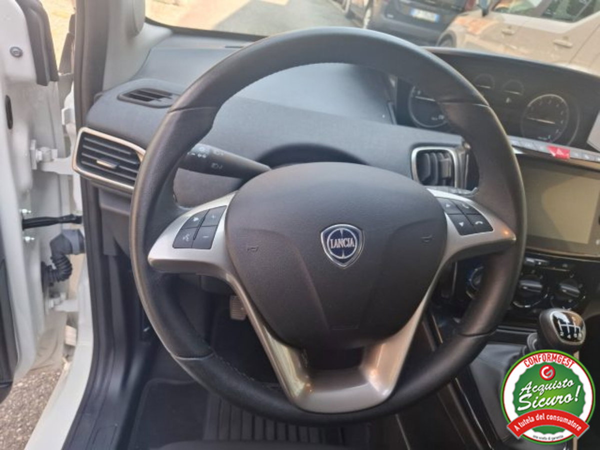 Lancia Ypsilon 1.0 FireFly 5 porte S&S Hybrid Ecochic Gold (12)