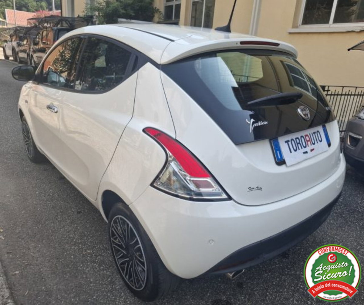 Lancia Ypsilon 1.0 FireFly 5 porte S&S Hybrid Ecochic Gold (4)