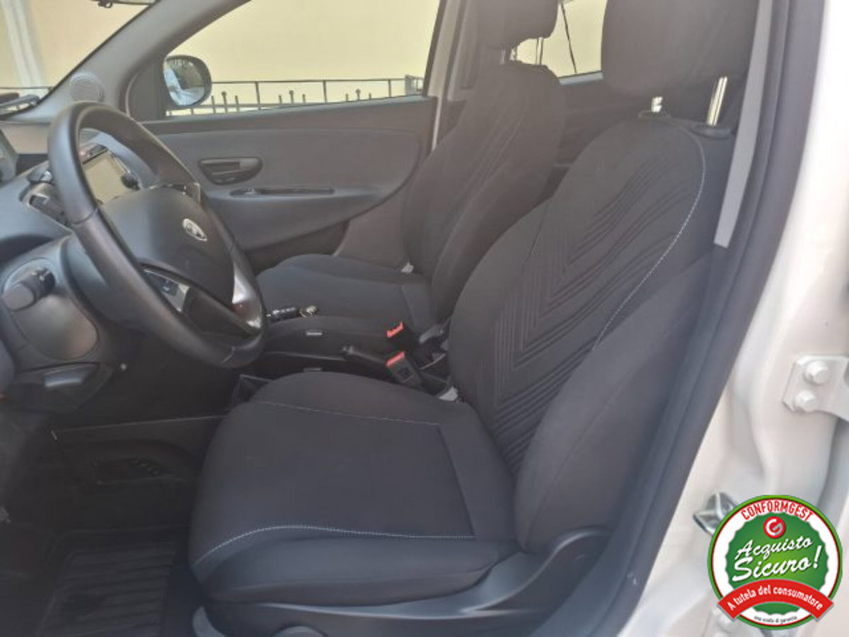 Lancia Ypsilon 1.0 FireFly 5 porte S&S Hybrid Ecochic Gold (8)