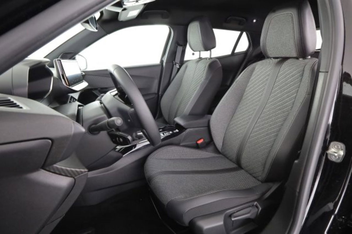 Peugeot 2008 PureTech 100 S&S Allure (3)