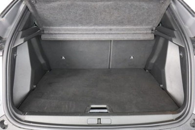 Peugeot 2008 BlueHDi 130 S&S EAT8 GT Pack (6)
