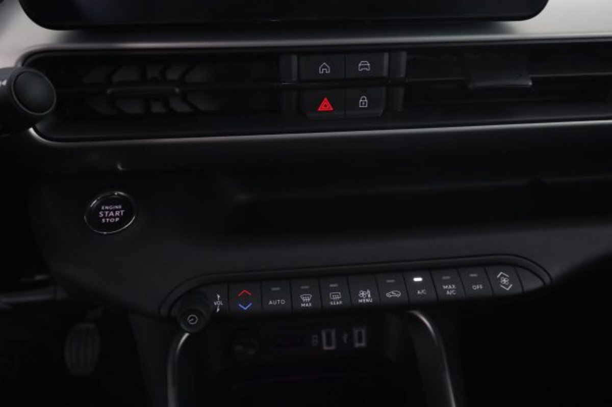 Jeep Avenger 1.2 turbo Summit fwd 100cv (13)