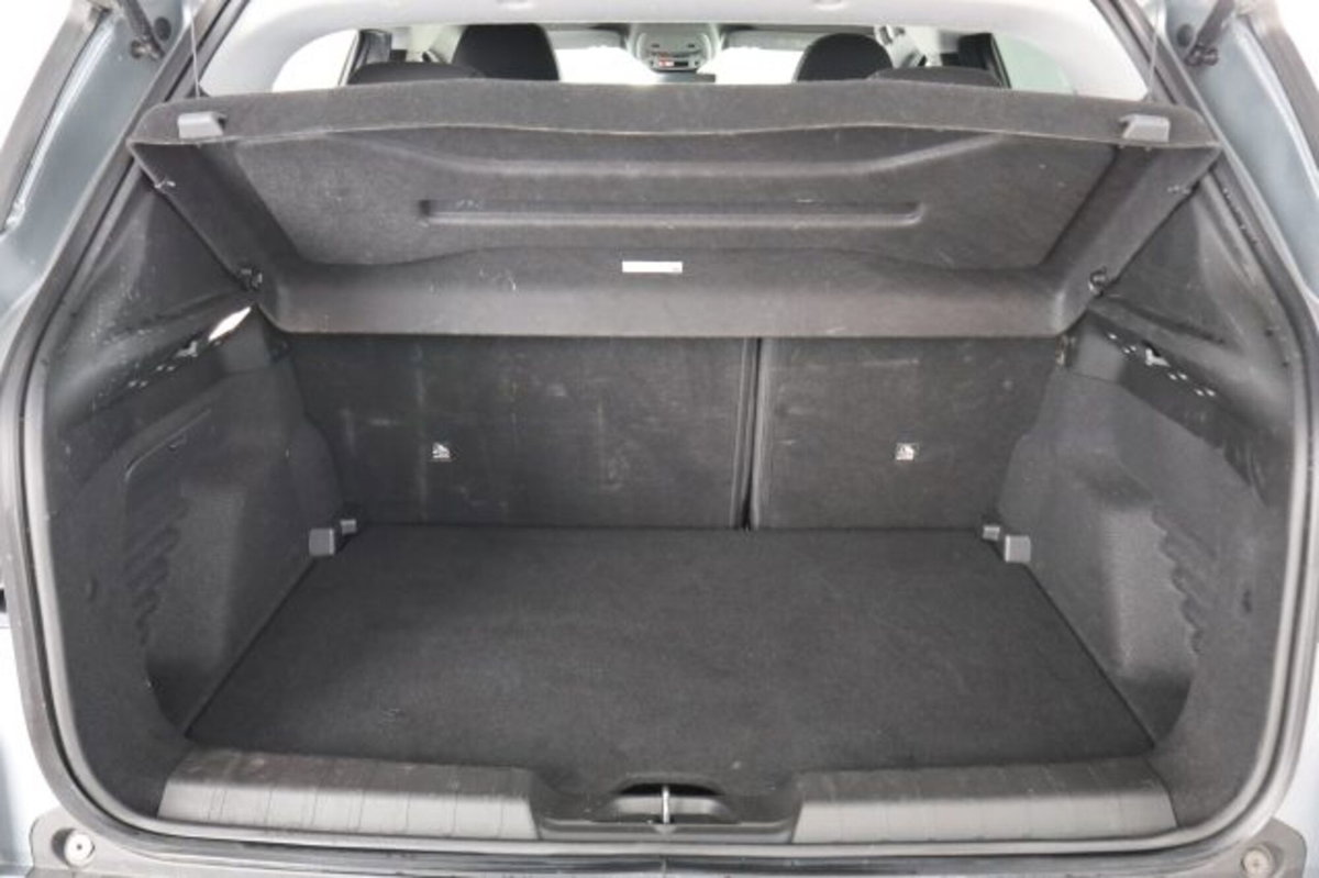 Jeep Avenger 1.2 turbo Summit fwd 100cv (6)