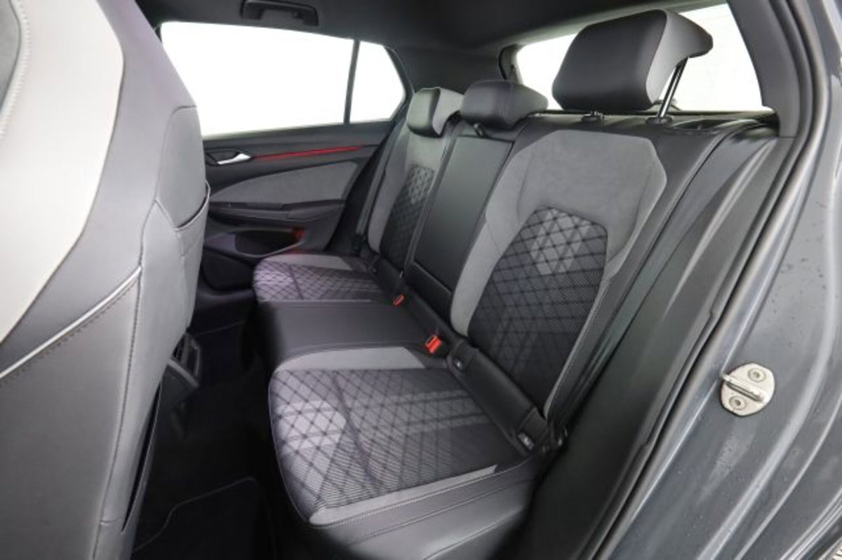 Volkswagen Golf Variant 1.5 eTSI 150 CV EVO ACT DSG R-Line (3)