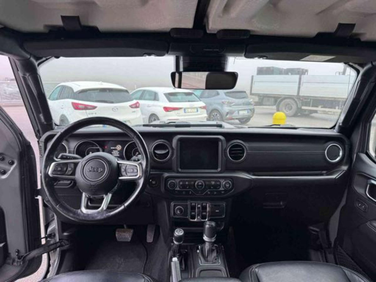 Jeep Wrangler Unlimited 2.2 Mjt II Sahara (10)