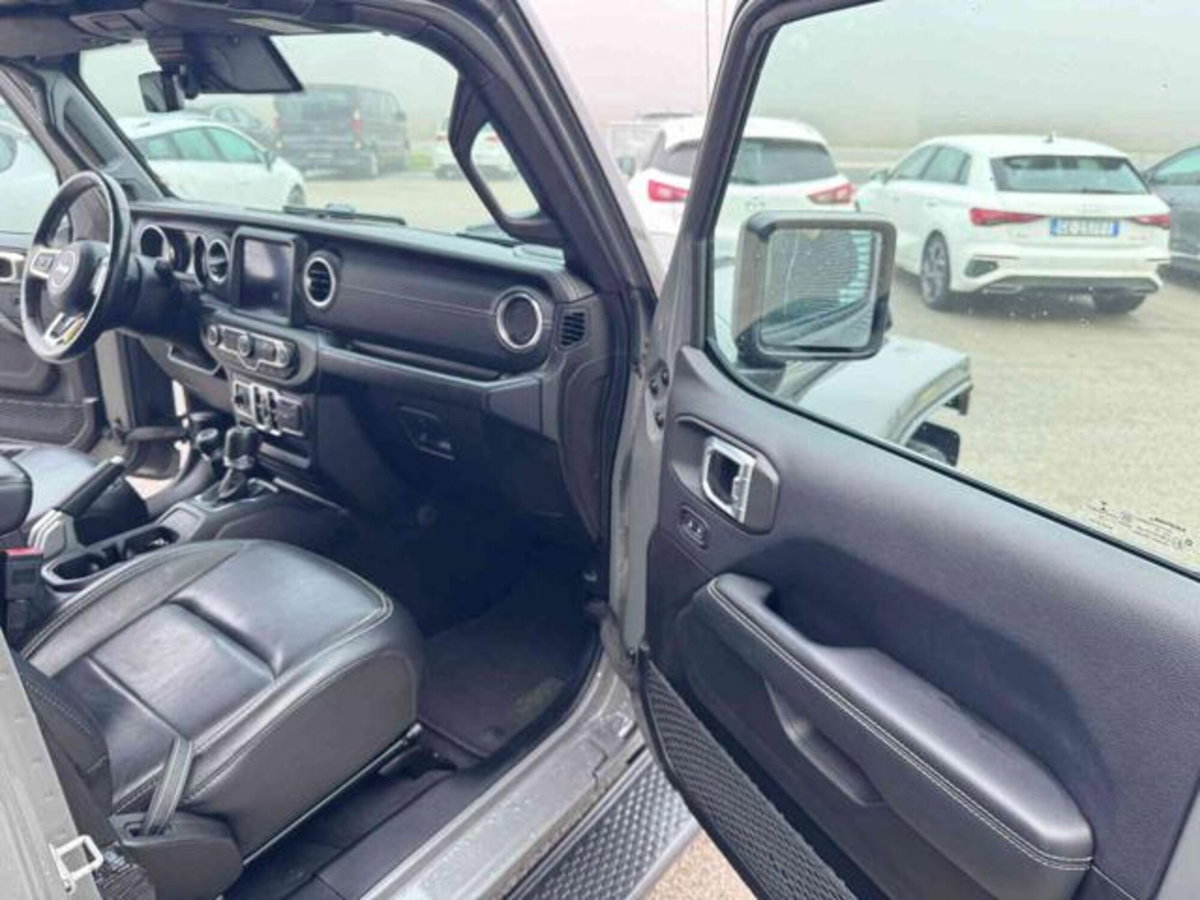 Jeep Wrangler Unlimited 2.2 Mjt II Sahara (11)