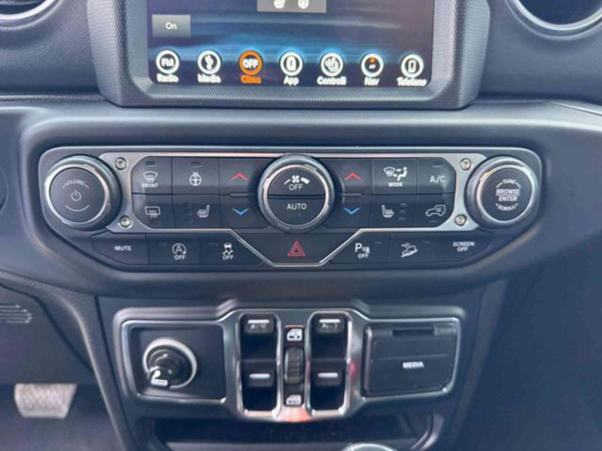 Jeep Wrangler Unlimited 2.2 Mjt II Sahara (13)
