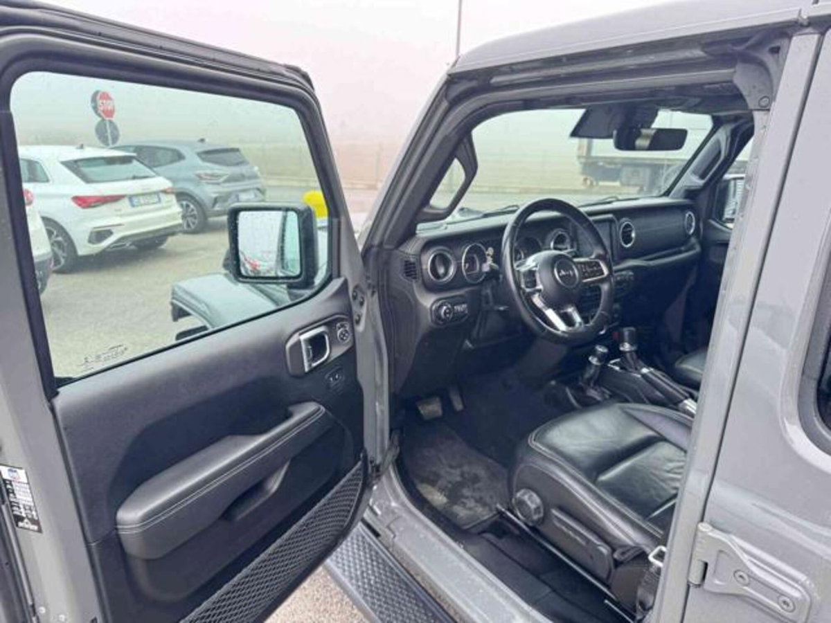 Jeep Wrangler Unlimited 2.2 Mjt II Sahara (9)