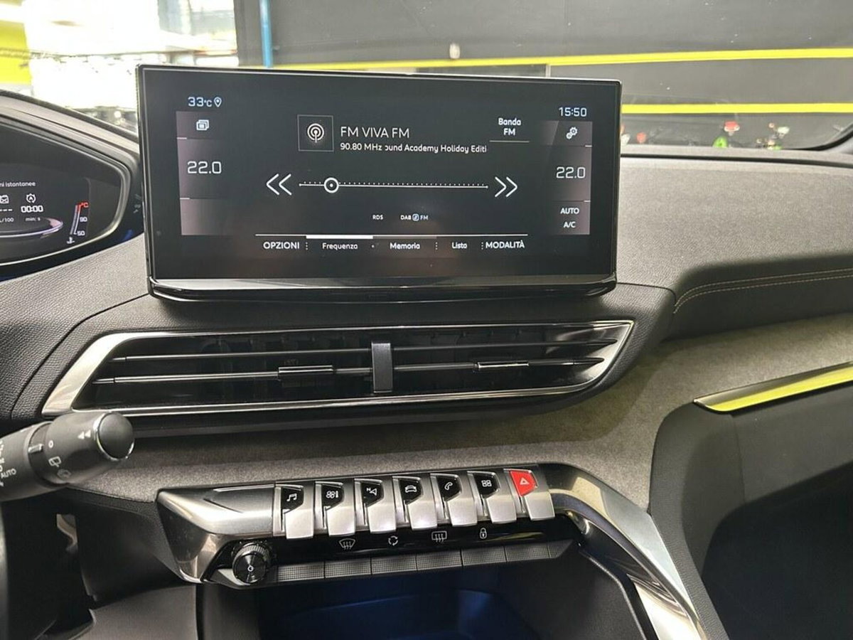 Peugeot 3008 BlueHDi 130 S&S EAT8 GT (14)