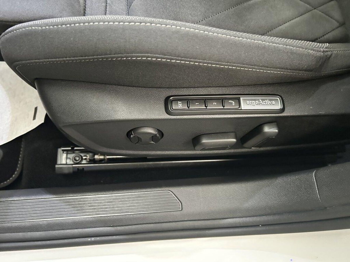 Volkswagen Golf 1.4 TSI eHYBRID 204 CV DSG Style (8)