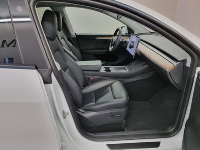 Tesla Model Y Long Range awd (10)
