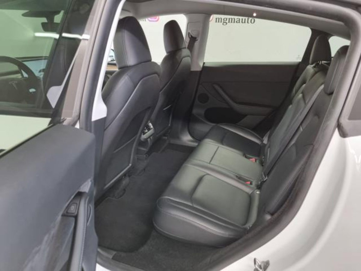 Tesla Model Y Long Range awd (11)