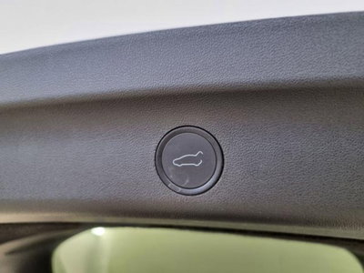 Tesla Model Y Long Range awd (12)